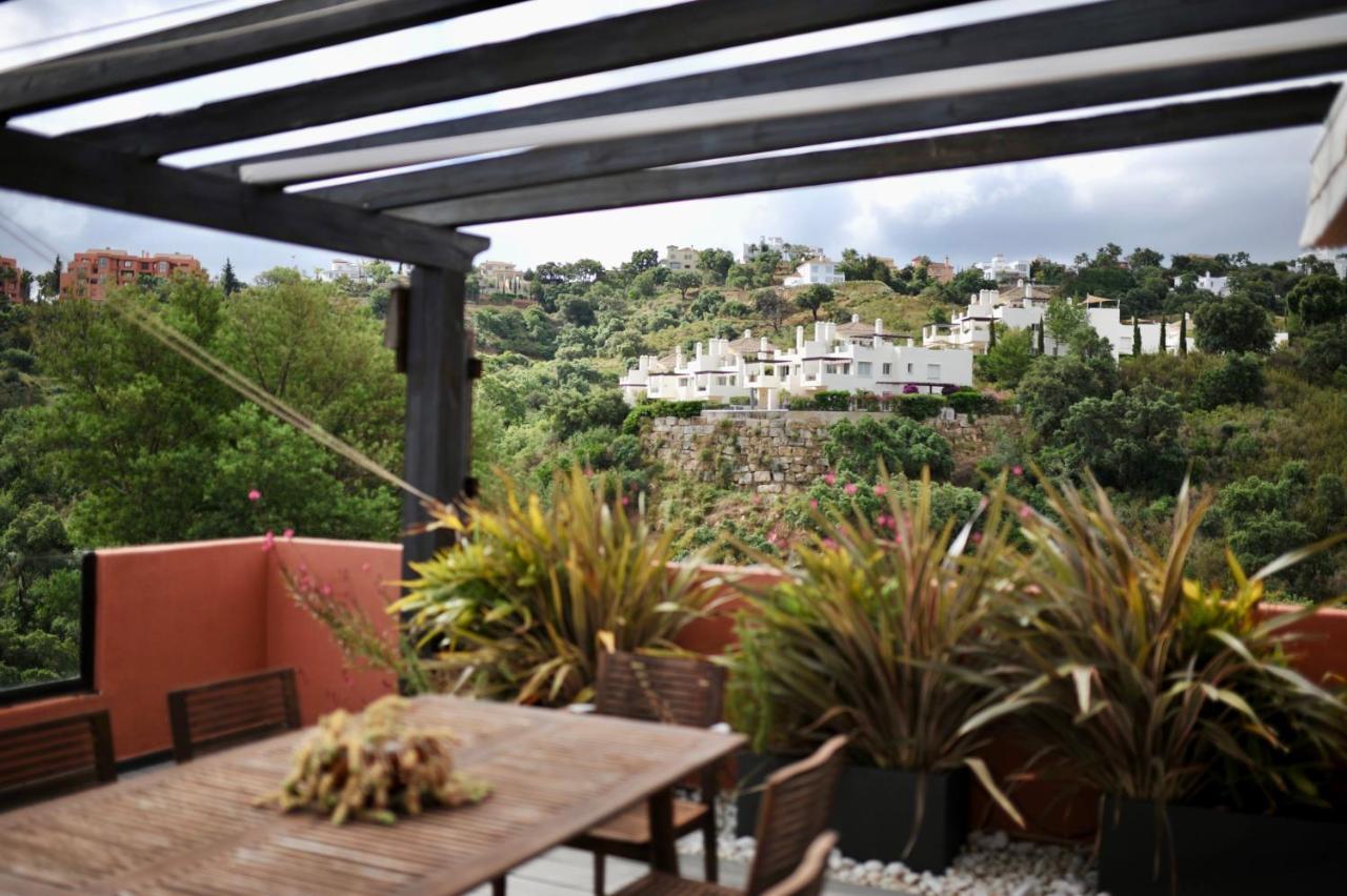 Bright Apartment In The Hills Of Elviria Малага Экстерьер фото