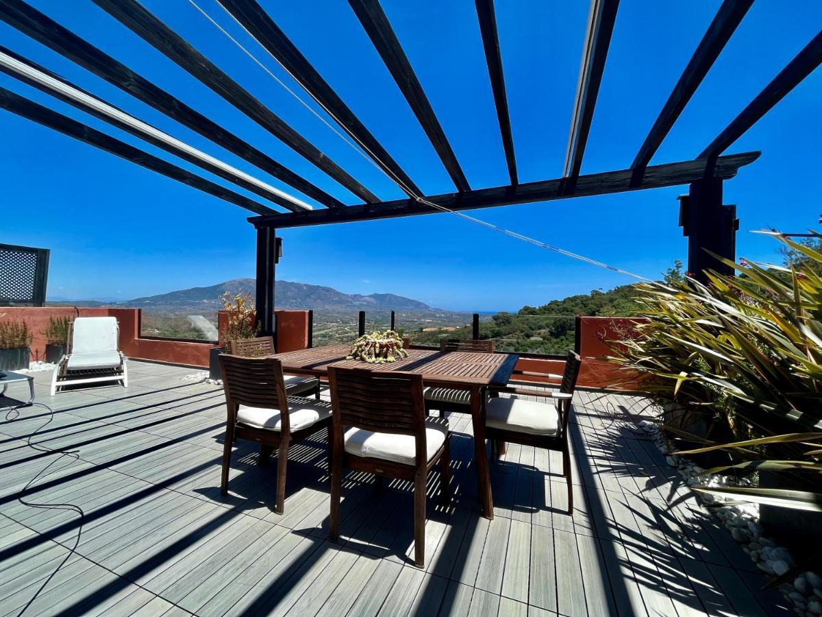 Bright Apartment In The Hills Of Elviria Малага Экстерьер фото